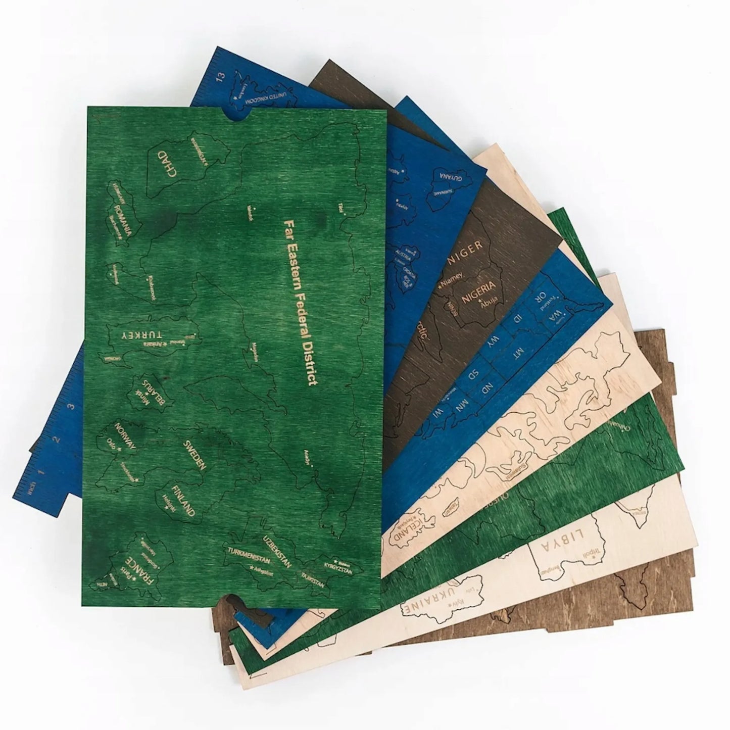 3D medinis pasaulio žemėlapis, detalus su miestų sienomis, 130 cm + 222 priedai
