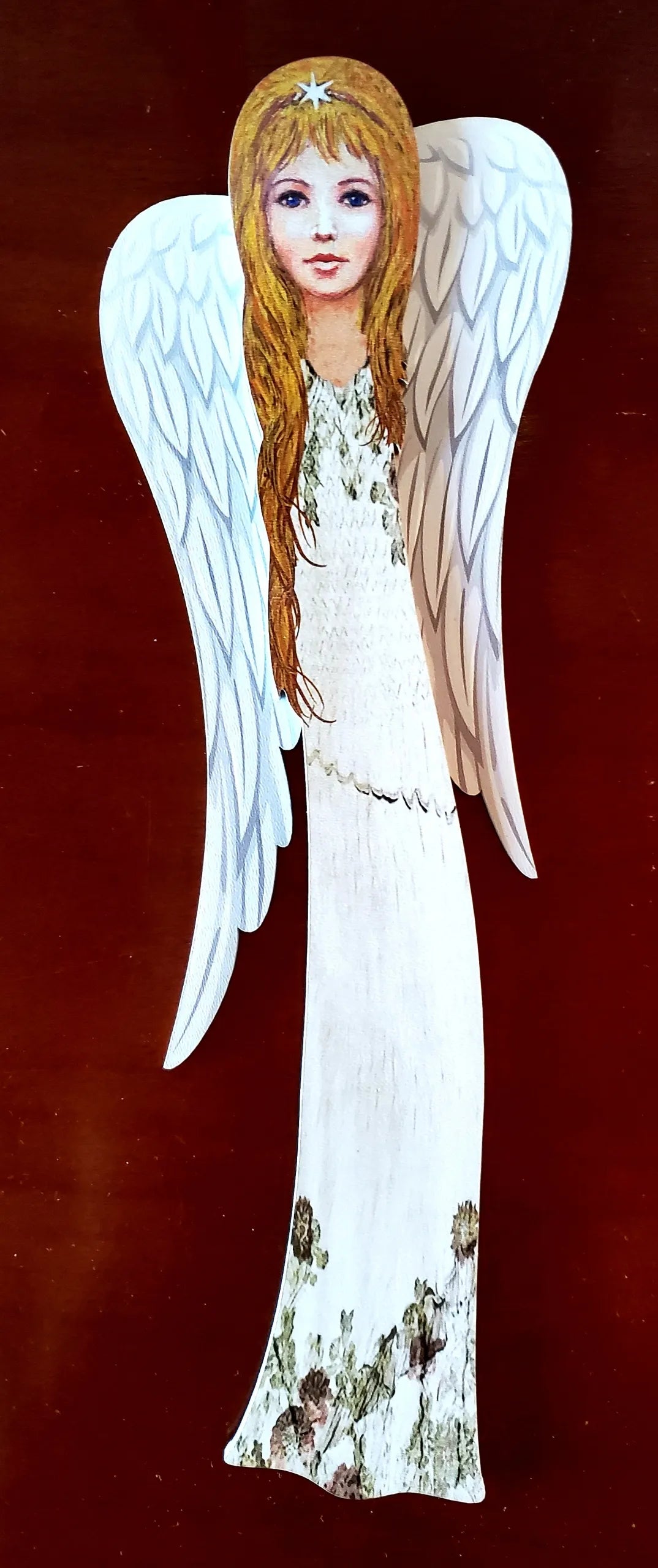 Angelas, atspaudas ant medžio