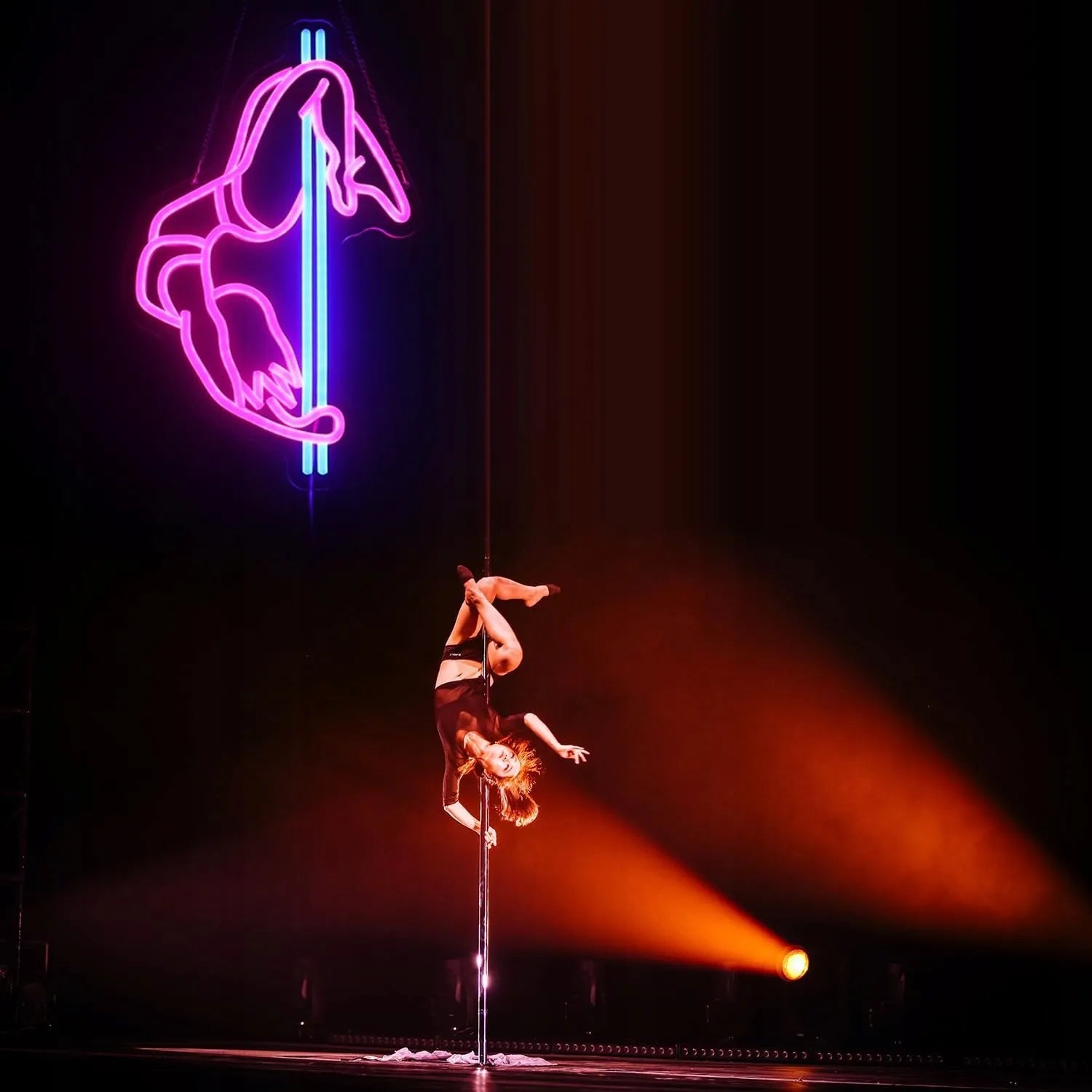 Dekoratyvinis LED neoninis ženklas Wanxing SEXY DANCING GIRL, spalvotas, pritemdomas, 39x25 cm, USB