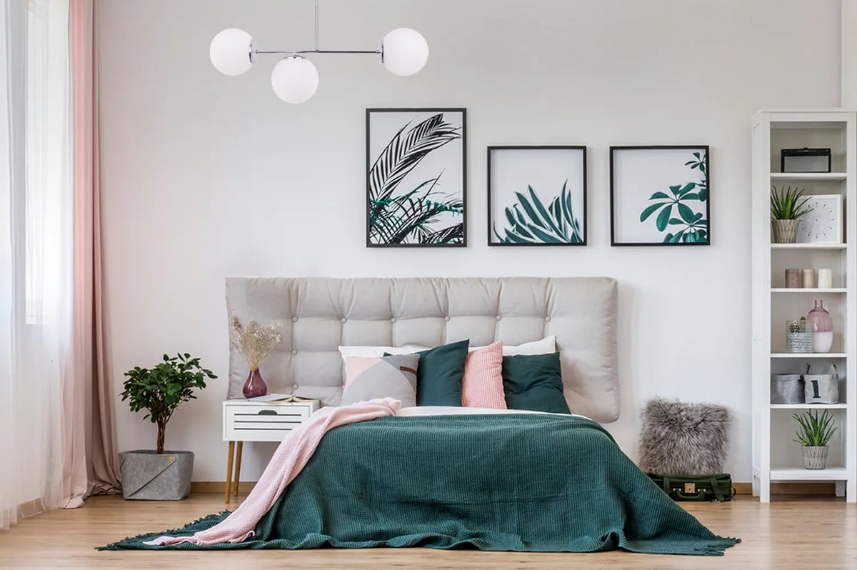 Elegantiškas pakabinamas lubinis šviestuvas SIENA, 3xE14, chromo ir baltos spalvos, Light Home