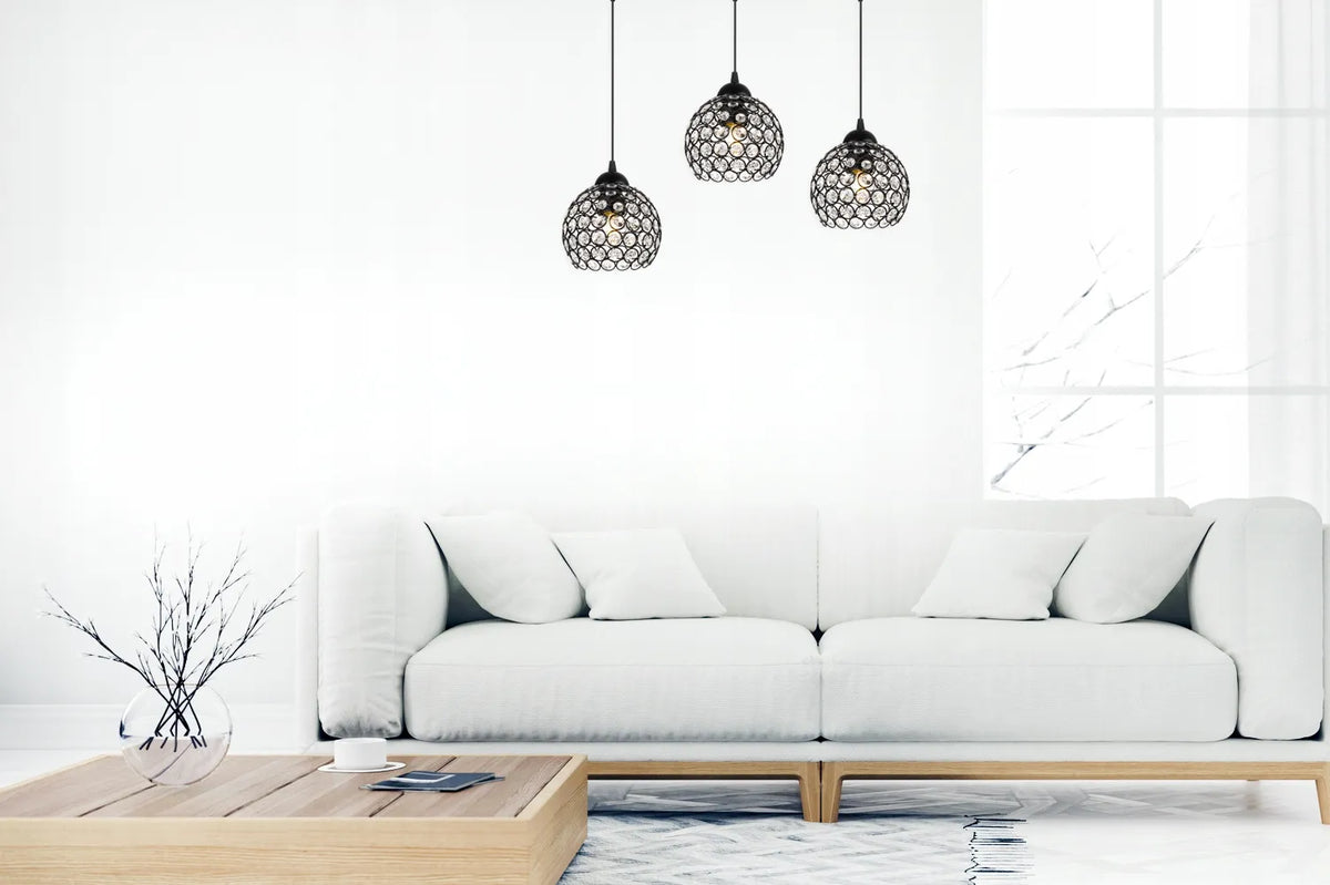 GLAMŪRINIS TRIJŲ ŠVIESOS ŠALTINIŲ PAKABINAMAS LUBINIS ŠVIESTUVAS „CRYSTAL“ SU KRIŠTOLINIAIS ELEMENTAIS