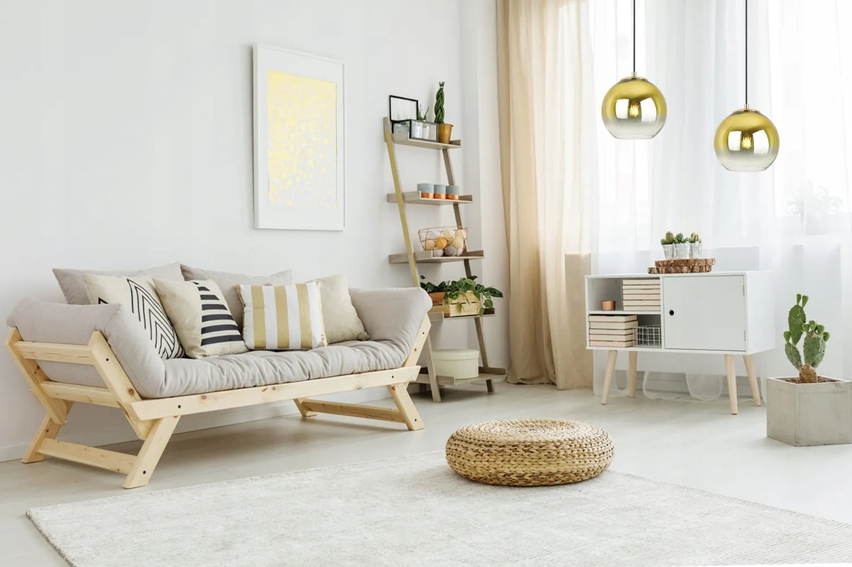 Kabamasis lubinis šviestuvas „BERGEN GOLD“ – modernus „Glamour“ stiliaus šviestuvas su auksiniais stiklo gaubtais