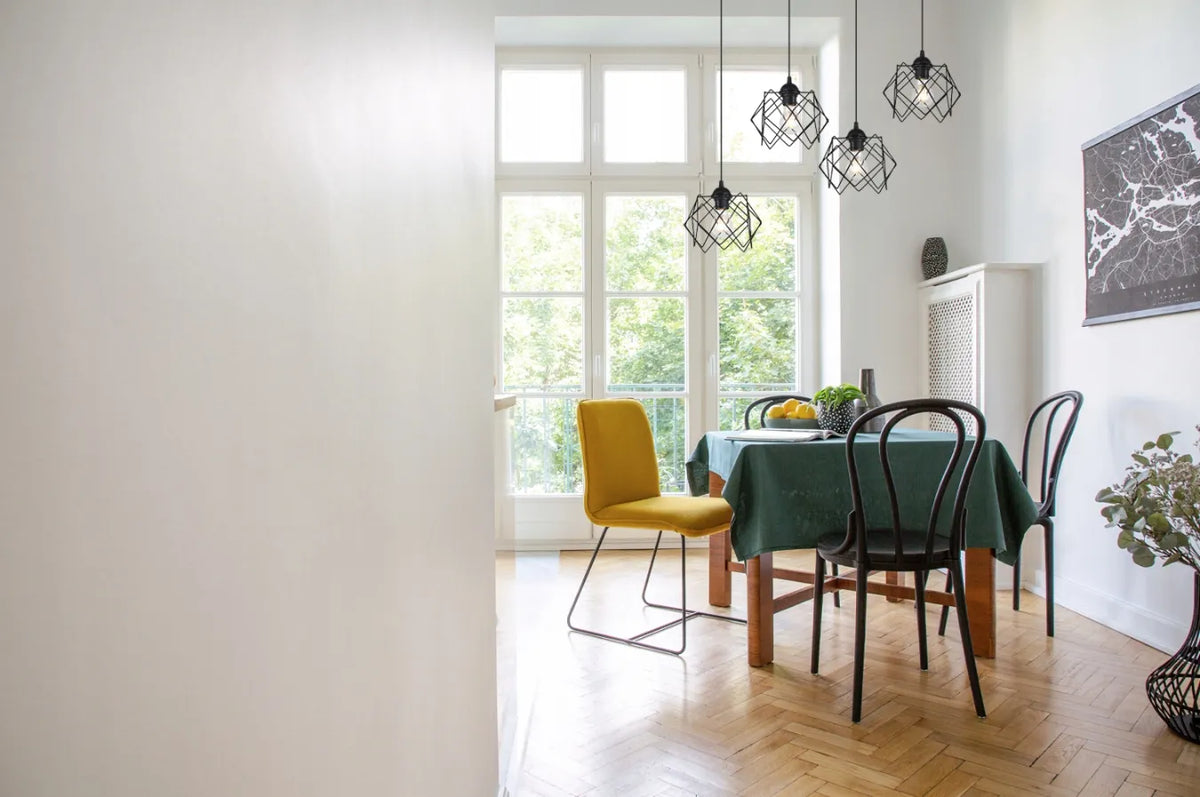 Kabamasis lubinis šviestuvas „Stella“ – juodas loft stiliaus šviestuvas virtuvei, svetainei ir kambariui