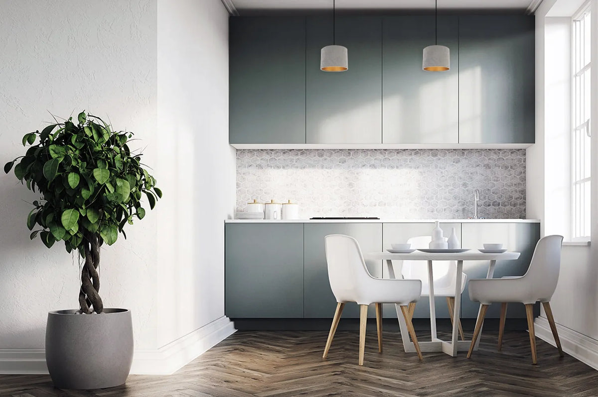 Kabantis lubinis šviestuvas „MEDIOLAN“ su elegantišku žaliu tekstiliniu gaubtu, juodas, Light Home