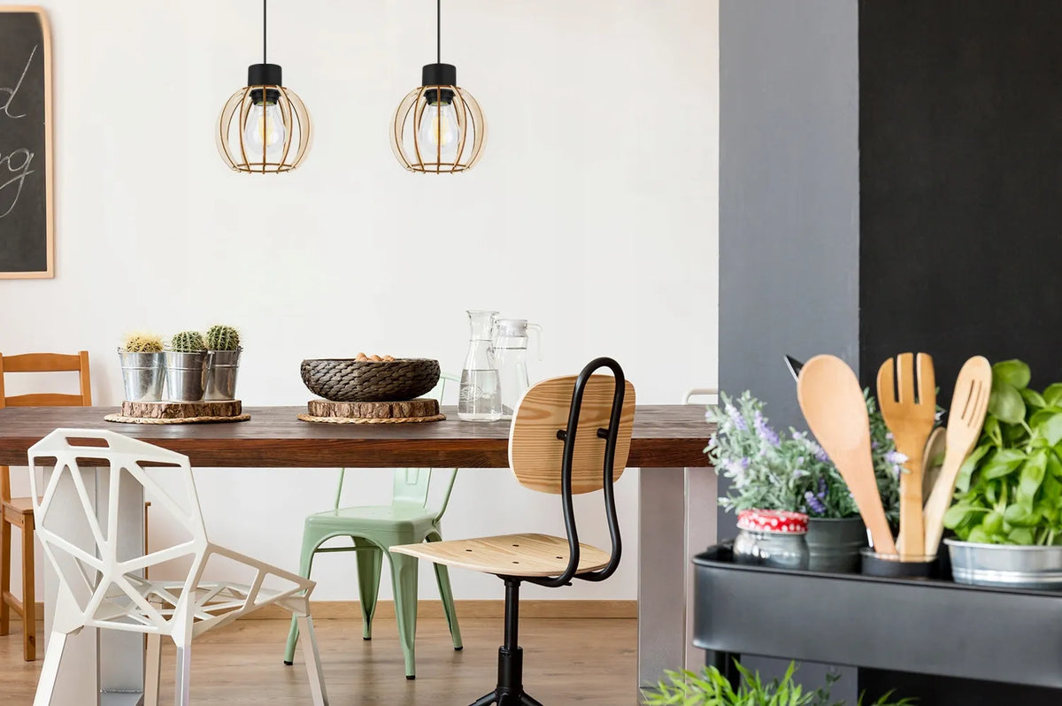 Kabantysis medinis lubinis šviestuvas „TIMBER“ – modernus boho stiliaus šviestuvas virtuvei