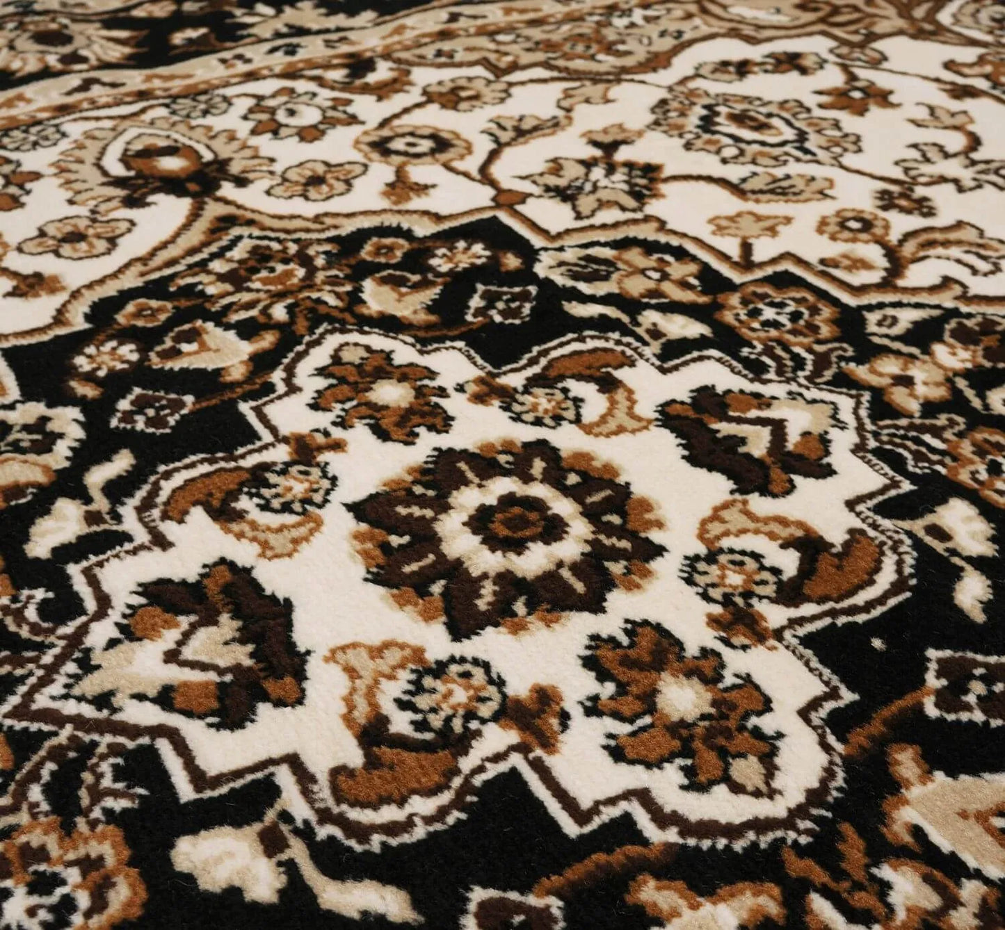 Klasikinis smėlio spalvos kilimas svetainei 120x180, BCF kilimai virtuvei ir kambariui