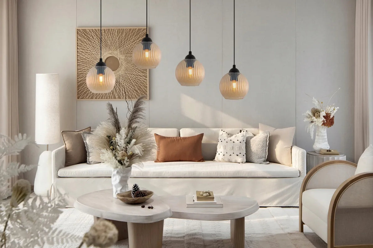 Modernus stiklinis pakabinamas lubinis šviestuvas „RIFFLE“ su 4 šviesos šaltiniais virtuvei ir svetainei, „Light Home“