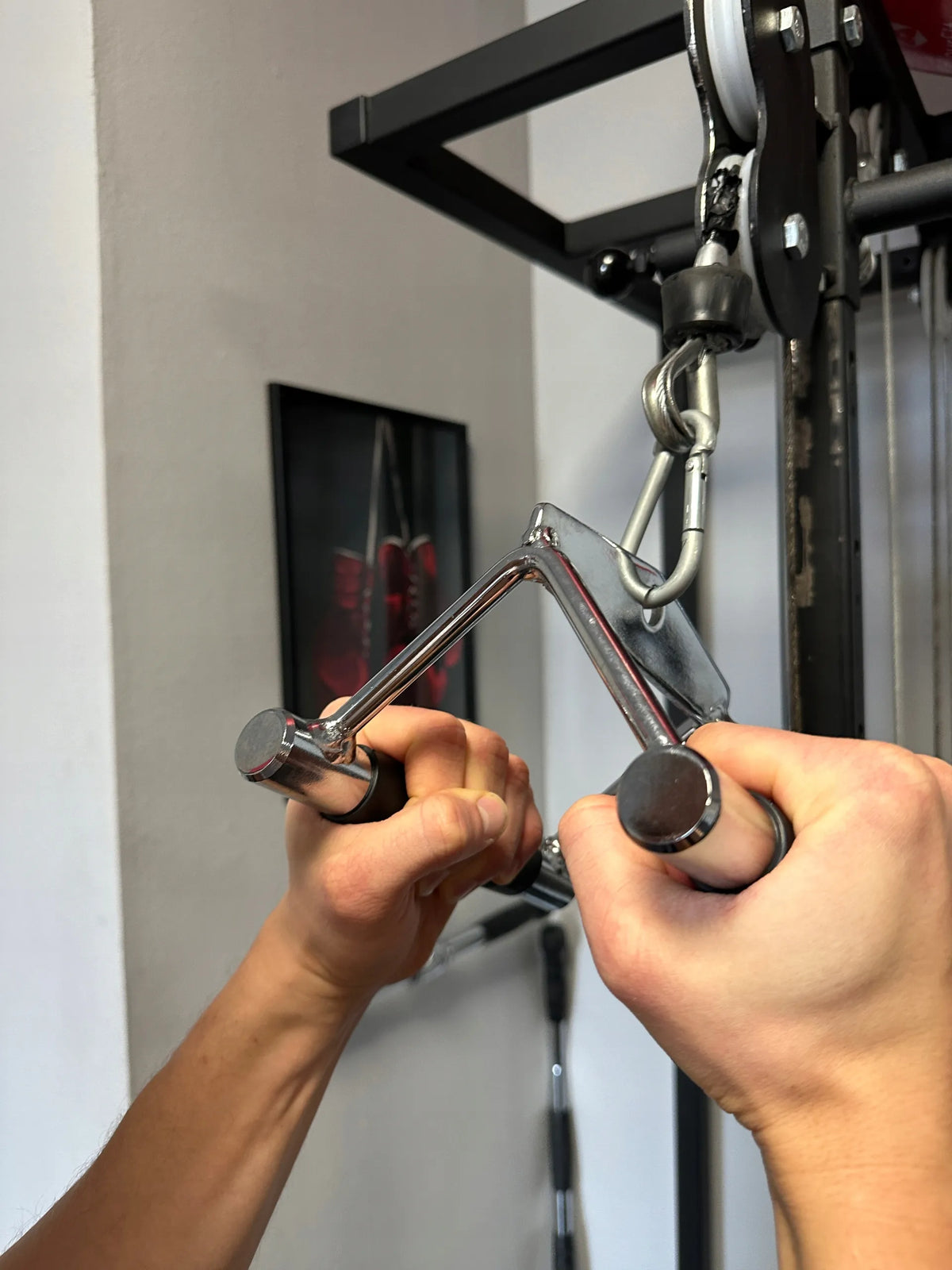 MuscleForge Double D-handle nugaros traukos rankena, dviguba siaura, gumuota