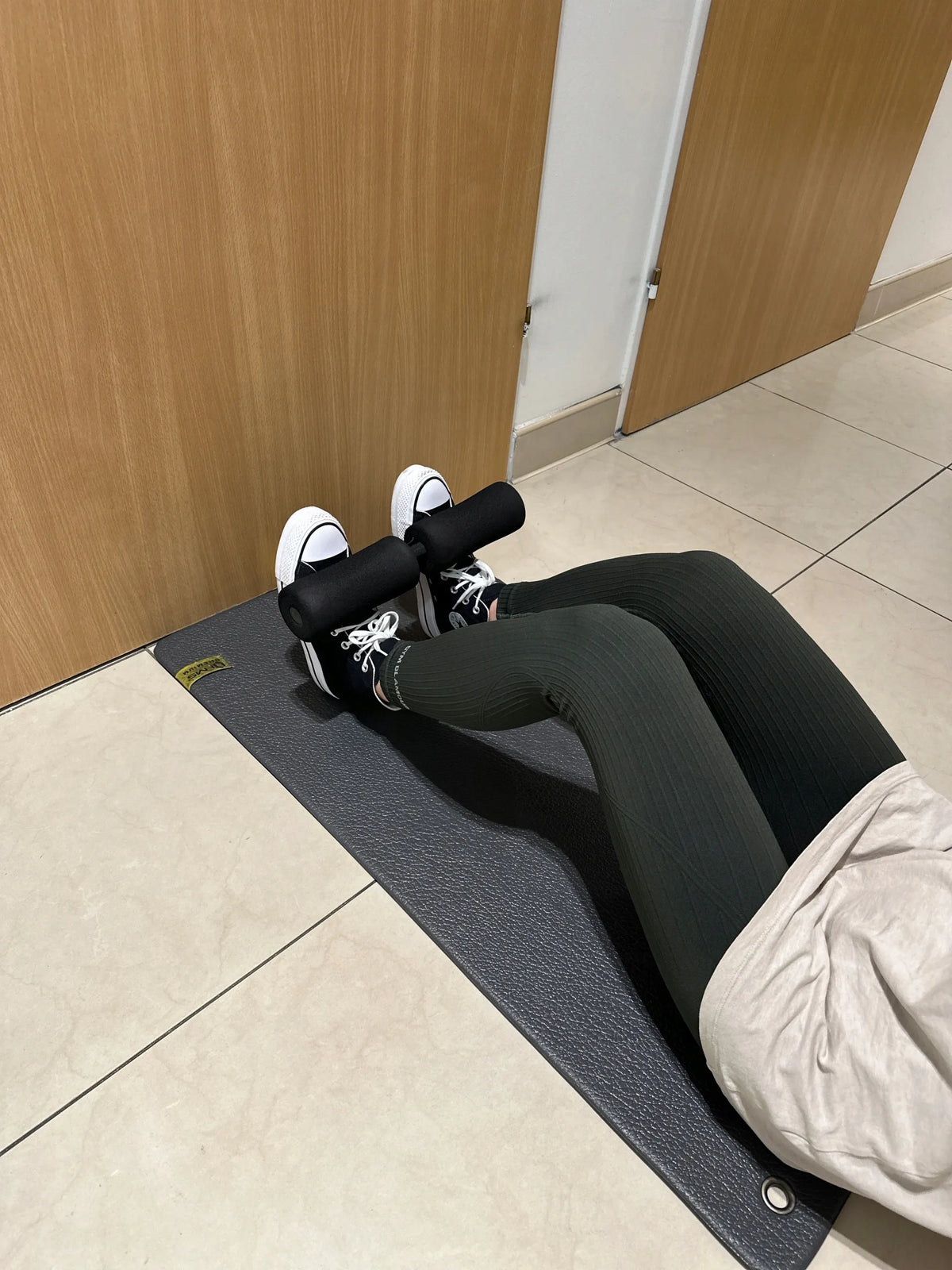 MuscleForge Nordic Curl treniruoklis kojų dvigalviams raumenims, laikiklis atsilenkimams su durų tvirtinimu