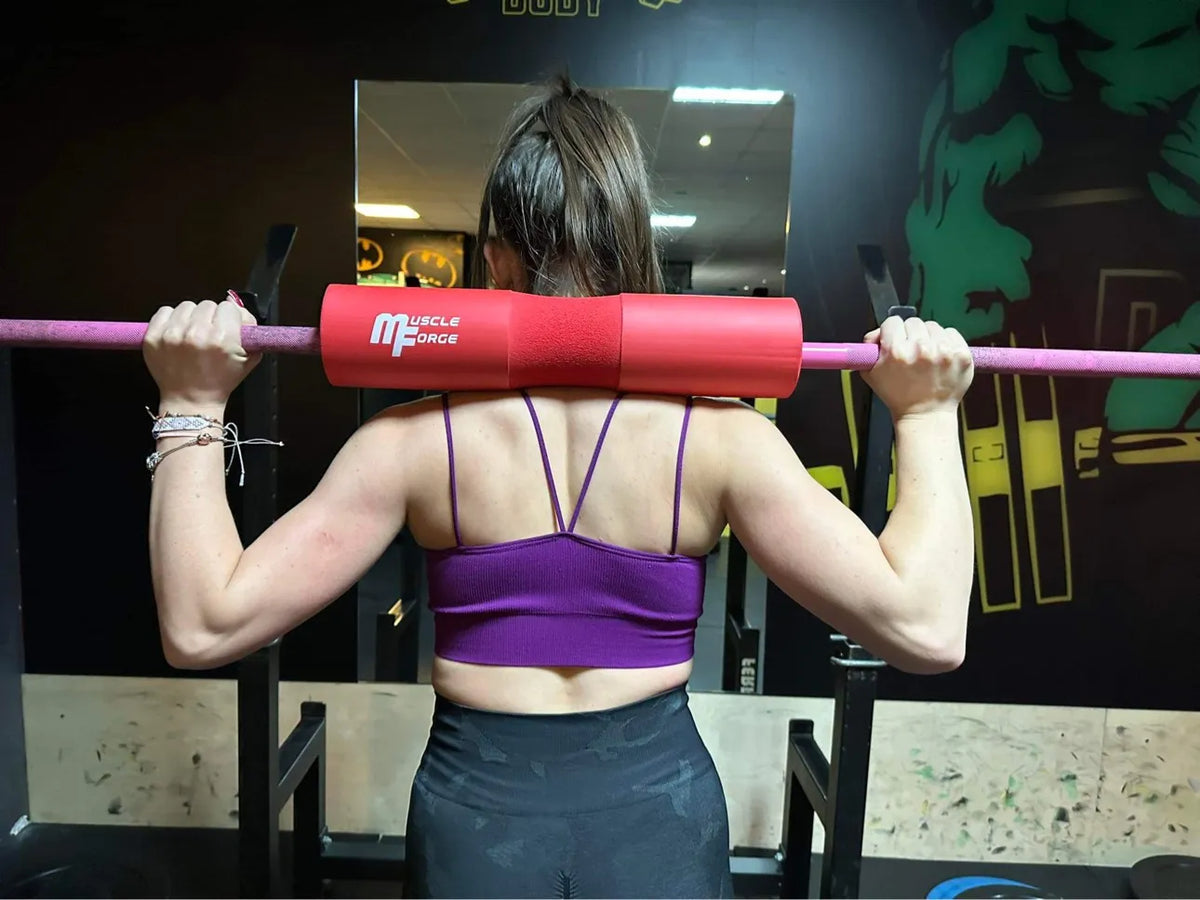 MuscleForge® raudona apsauga štangos grifui, paminkštinimas sprandui ir klubams