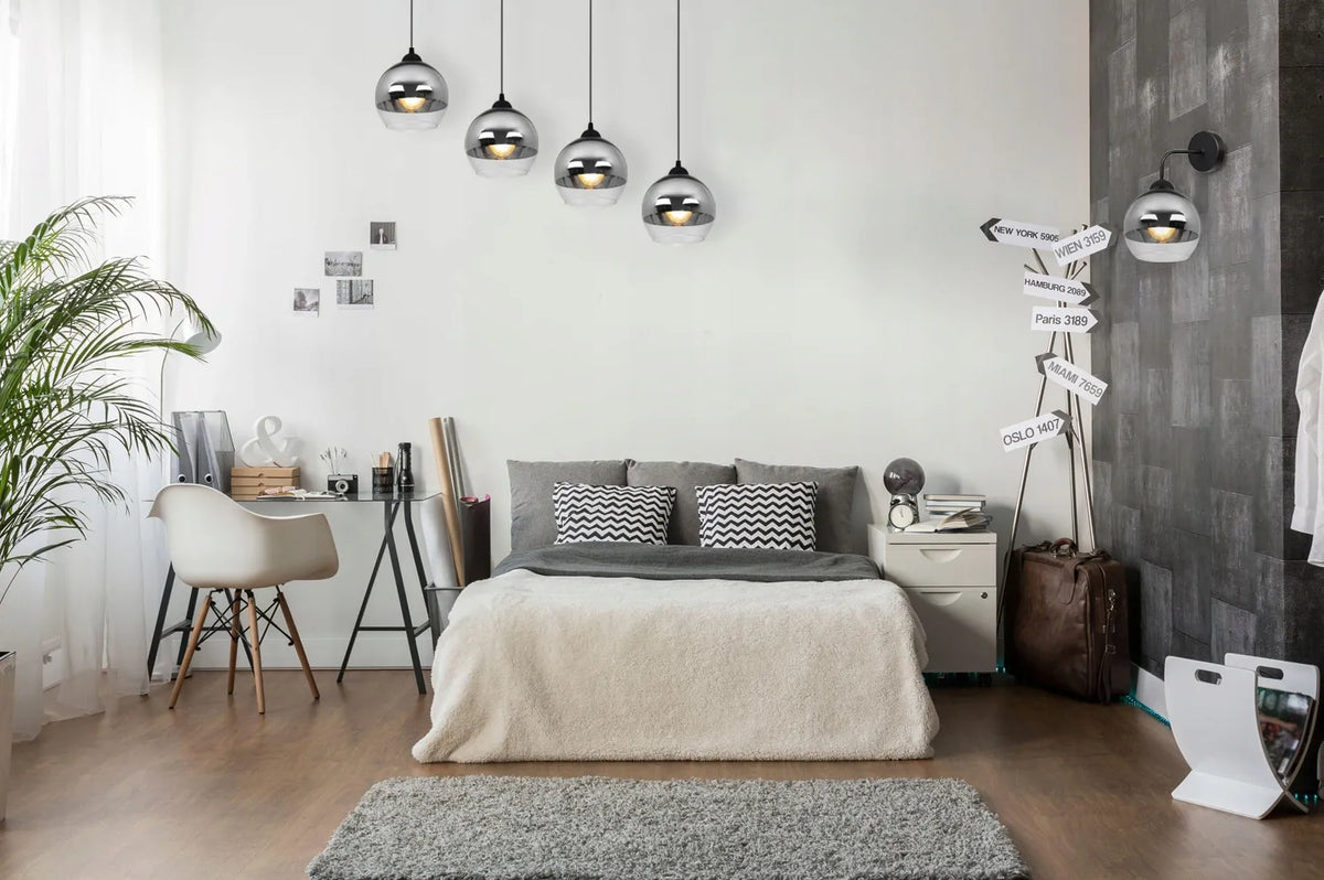 Pakabinamas lubinis šviestuvas „BERGEN“ su stikliniais gaubtais, chromuota juosta, 4 x E27, Light Home