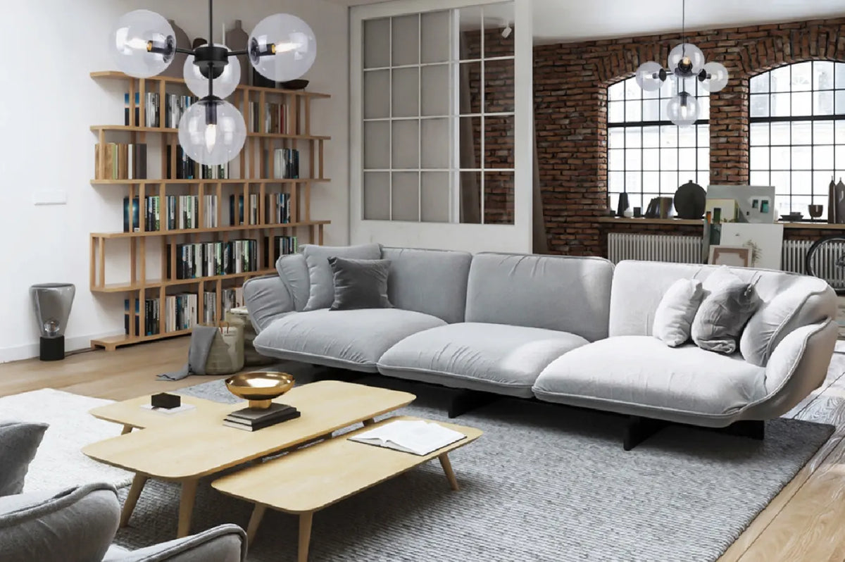 Pakabinamas lubinis šviestuvas „Light Home IMPERIA“ – juodas, modernus, su 4 stikliniais sferiniais gaubtais