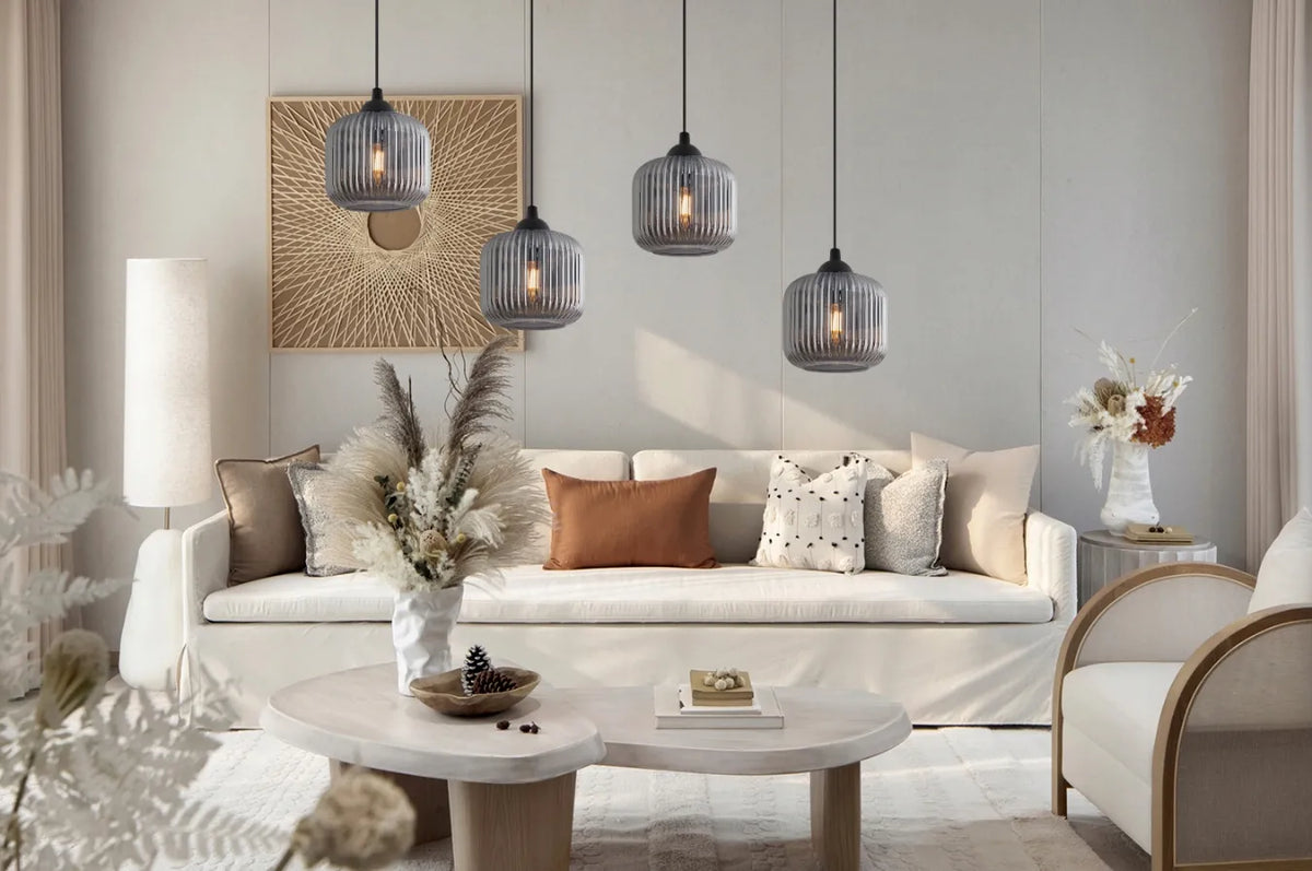 Pakabinamas lubinis šviestuvas „Light Home“ RIFFLE, juodas, su griovelėtais stikliniais gaubtais, 4×E27
