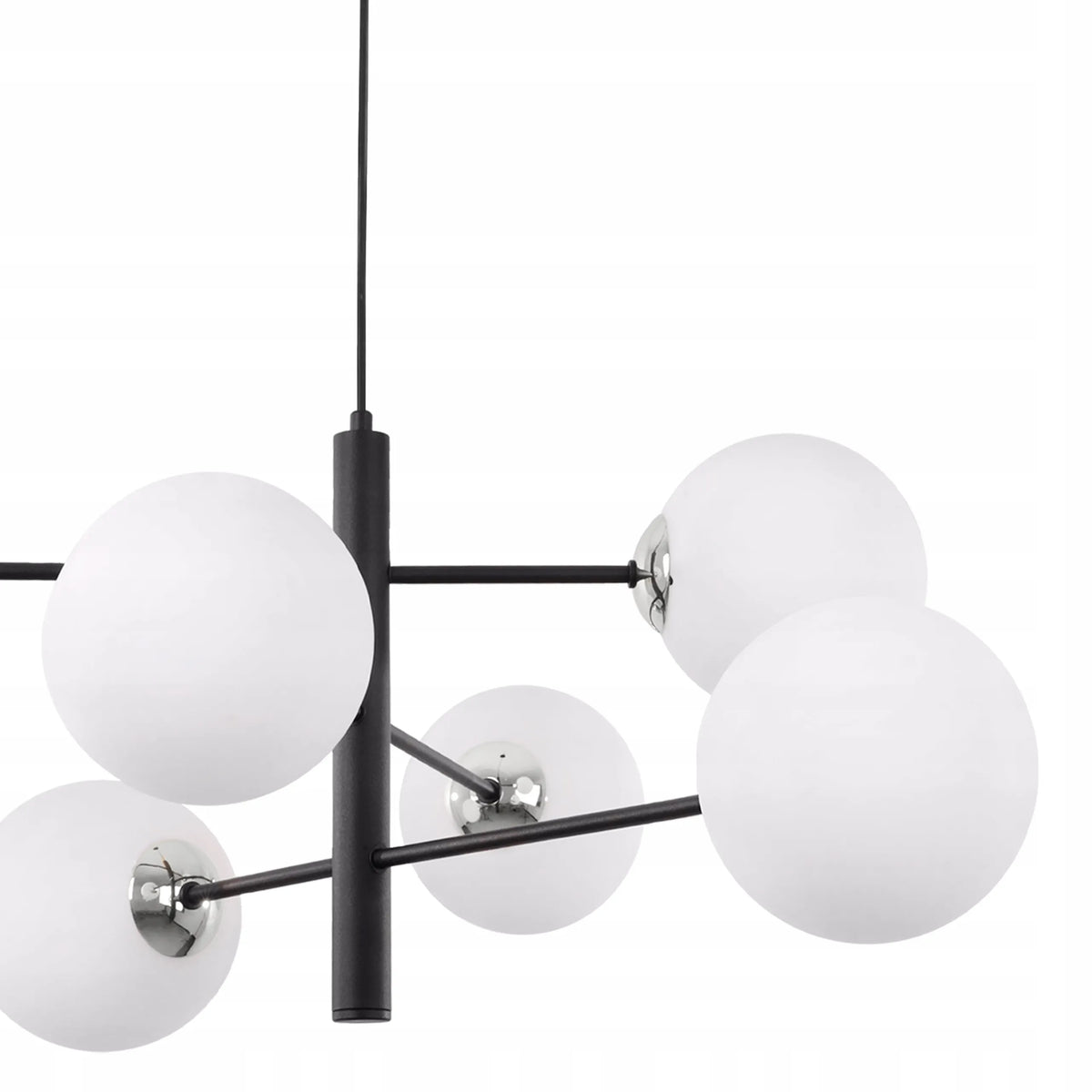 Pakabinamas lubinis šviestuvas Light Home VICENZA – juodas sietynas su baltais stikliniais gaubtais, 6 x E14