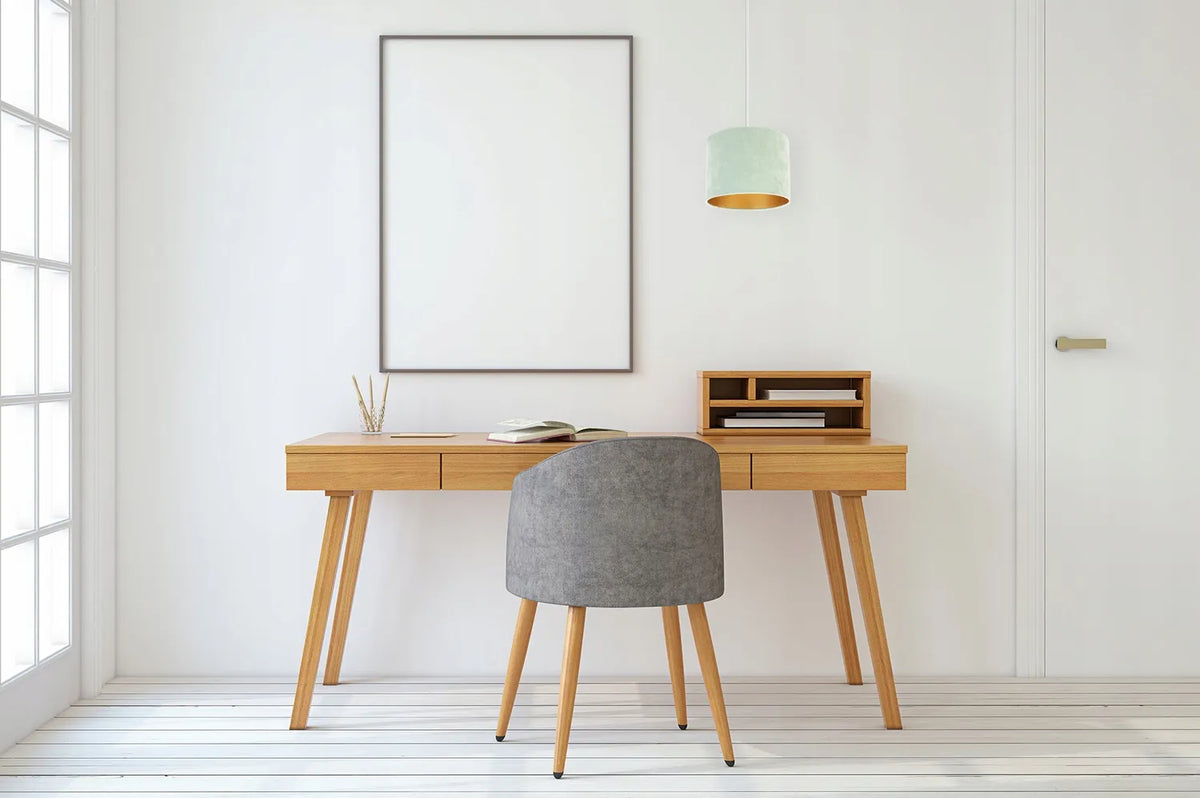 Pakabinamas lubinis šviestuvas „MEDIOLAN“ – elegantiškas auksinis veliūrinis gaubtas, Light Home