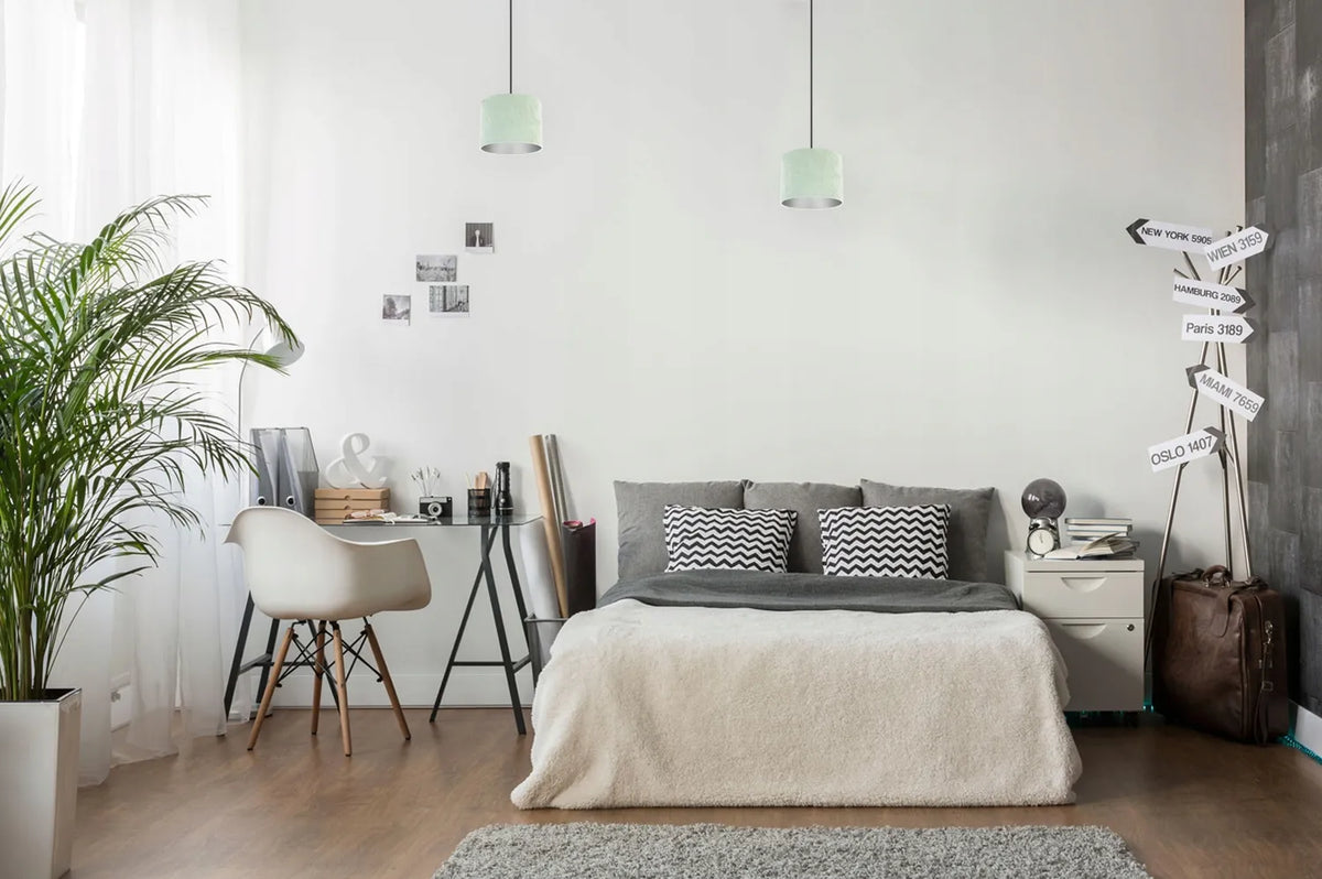 Pakabinamas lubinis šviestuvas „Mediolan“ „Light Home“, juodas su smėlio spalvos gaubtu, 20 cm