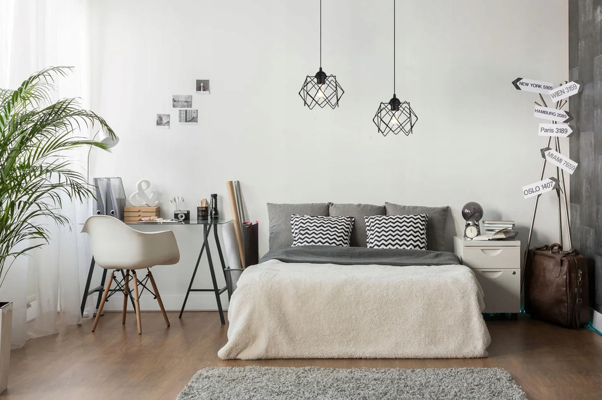 Pakabinamas lubinis šviestuvas „Stella“ – juodas modernus loft stiliaus šviestuvas svetainei, virtuvei, E27