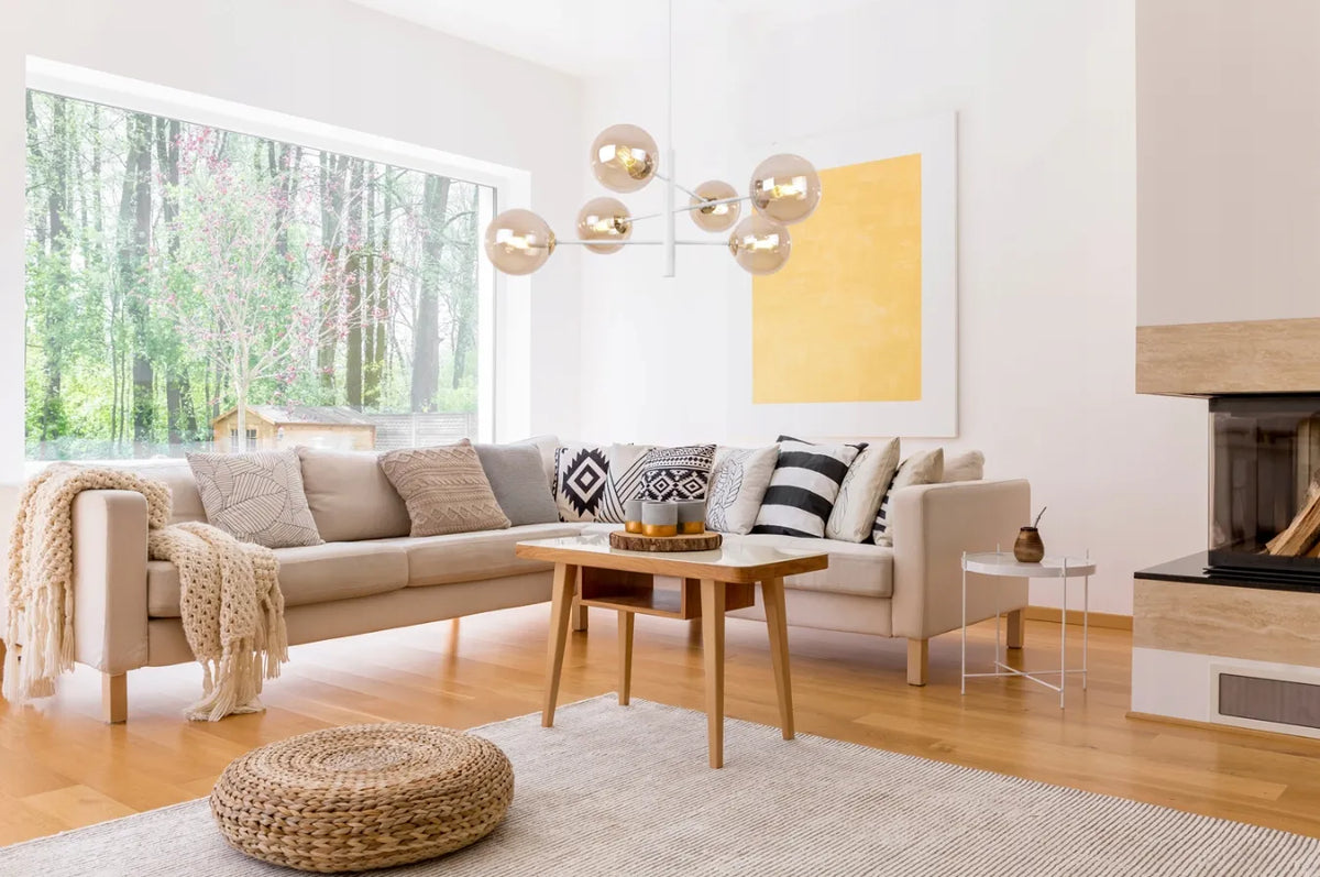 PAKABINAMAS LUBINIS ŠVIESTUVAS „VICENZA“ BALTAS IR AUKSINIS, 6 STIKLINIAI RUTULIAI, „LIGHT HOME“