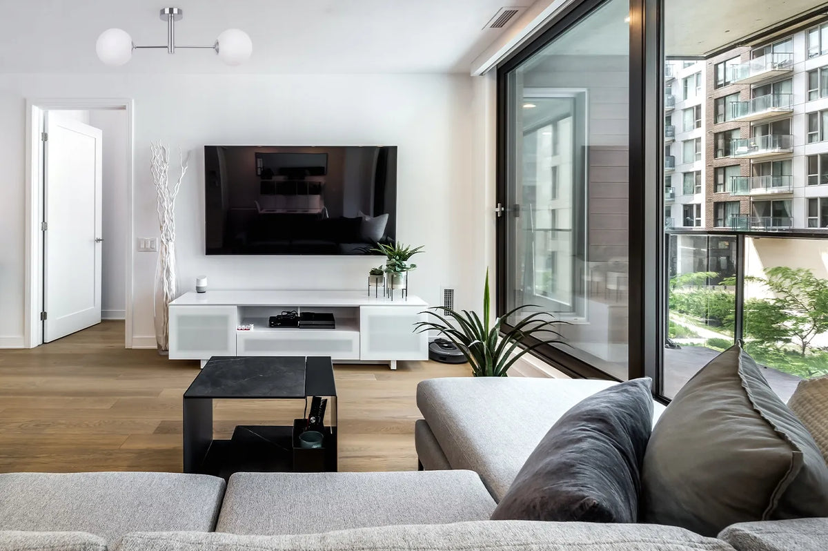 Pakabinamas lubinis šviestuvas VICENZA glamour loft stiliaus svetainei, miegamajam, su stikliniais rutulio formos gaubtais
