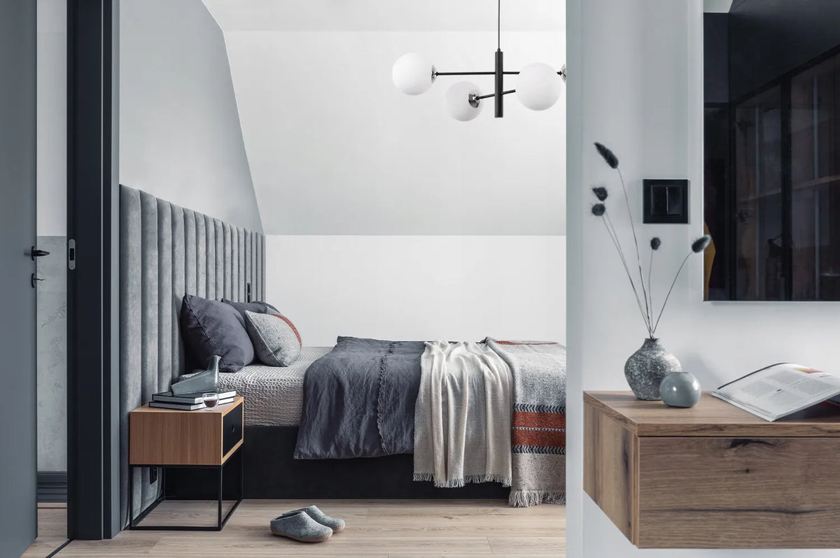 Pakabinamas lubinis šviestuvas „VICENZA“ su rutuliniais gaubtais, juodas su chromo detalėmis, 4×E14