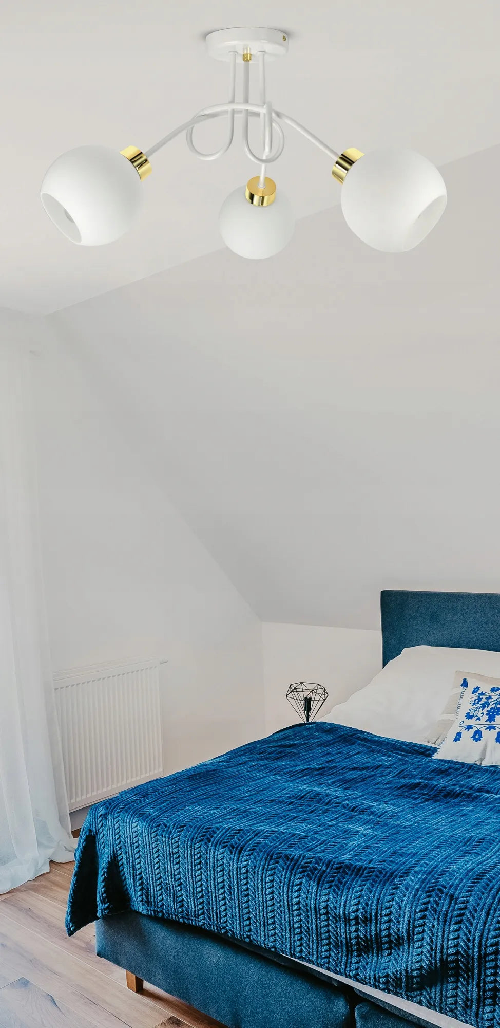 Pakabinamas lubinis šviestuvas „White Glass“ su baltais stiklo rutuliais, PE3 LED E27