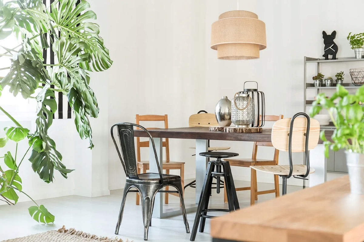 PAKABINAMAS ŠVIESTUVAS „BOHO“ SU VIENU ŠVIESOS TAŠKU, DŽIUTO GAUBTAS, MODERNUS