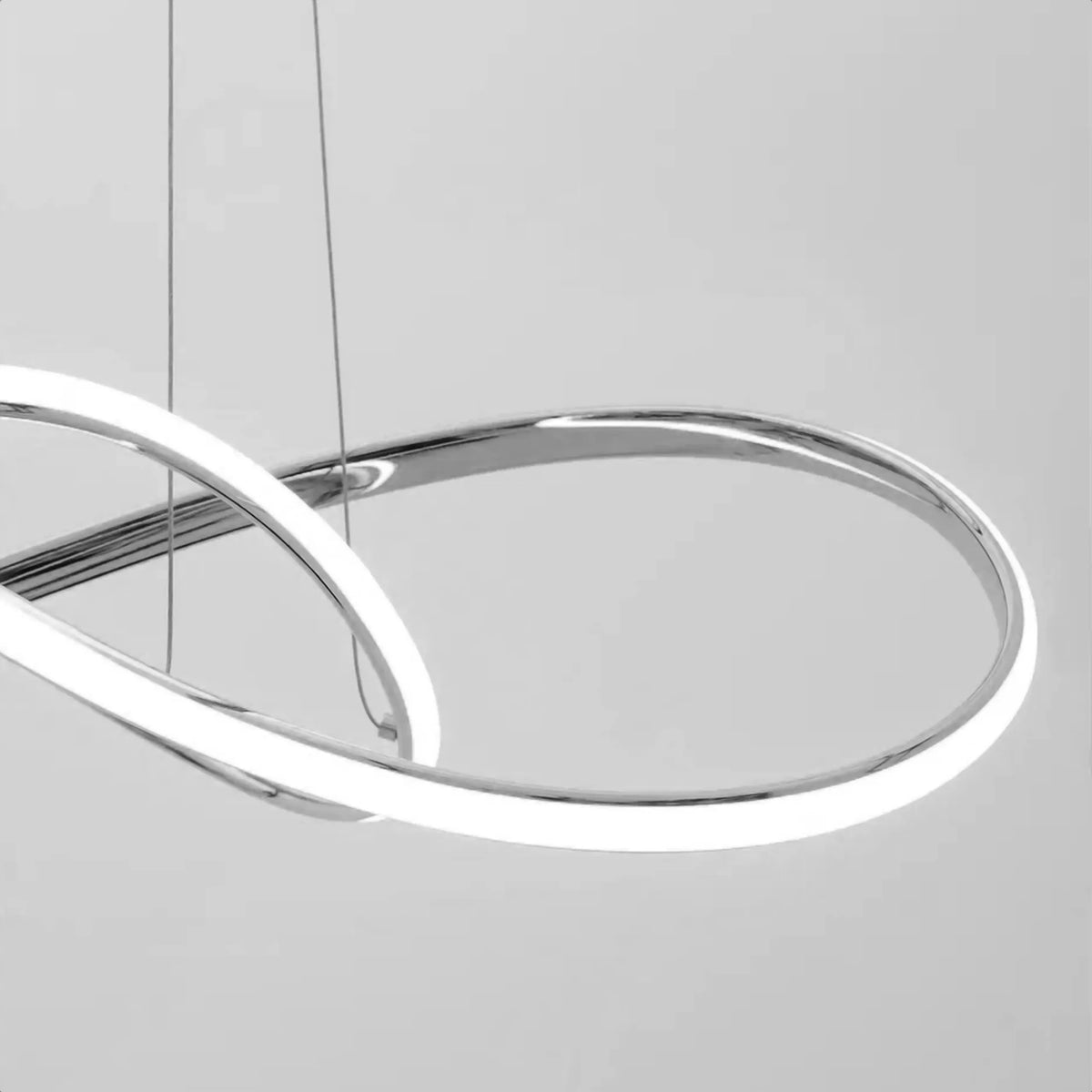 Sidabrinis pakabinamas LED lubinis šviestuvas „Krislamp Norton“ 60 cm su pulteliu, 3 šviesos spalvos