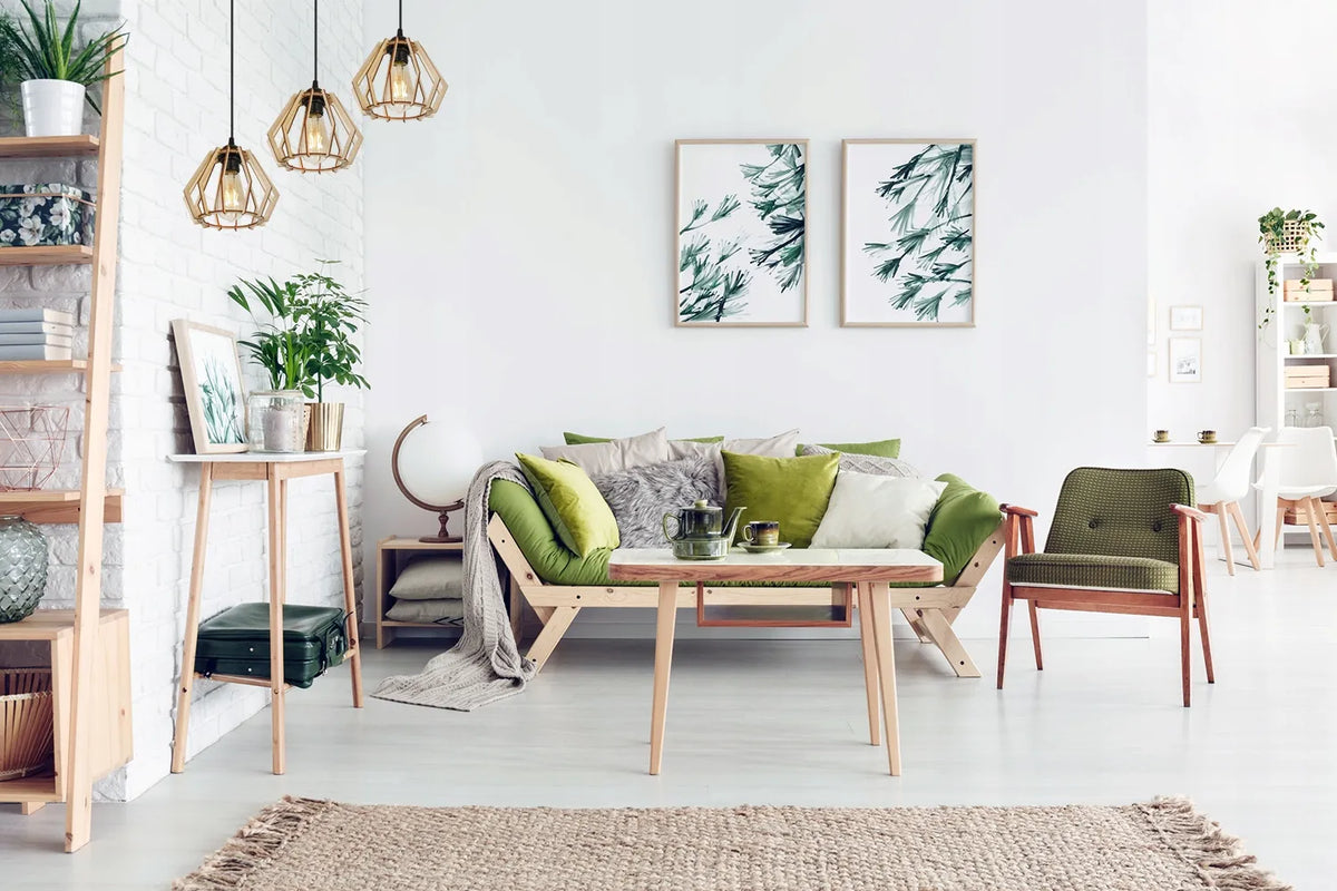 TRIJŲ ŠVIESOS ŠALTINIŲ KABAMAS LUBINIS ŠVIESTUVAS „TIMBER“ – MEDINIS, MODERNUS, BOHO, LED