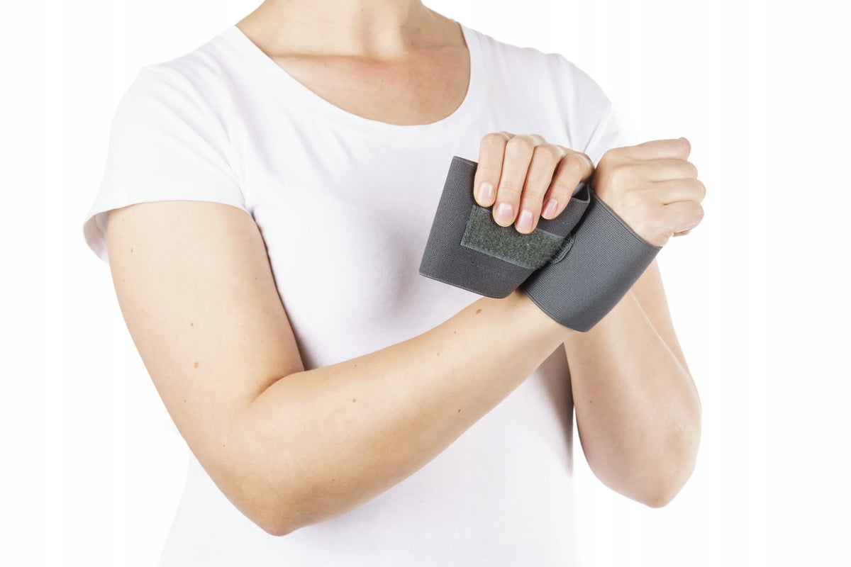 Tynor WRIST BRACE riešo įtvaras su nykščio fiksacija